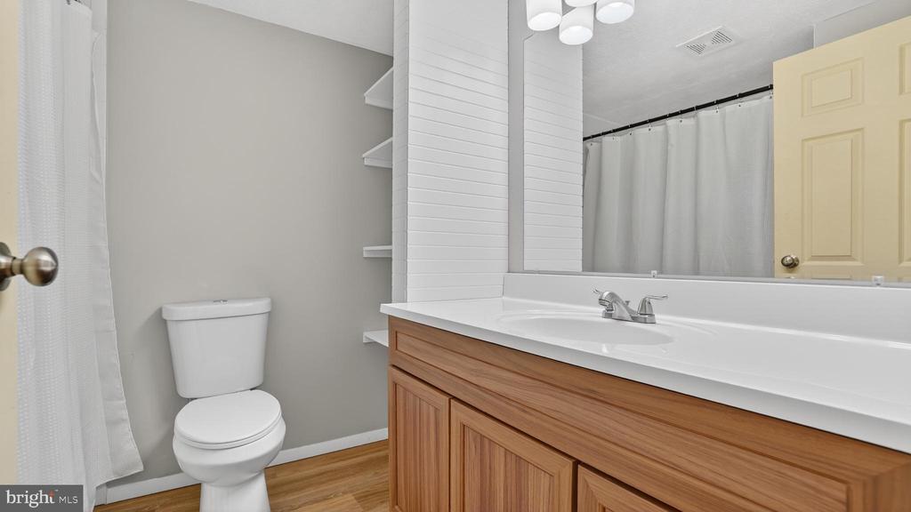 7912 PEPPERBOX LANE
