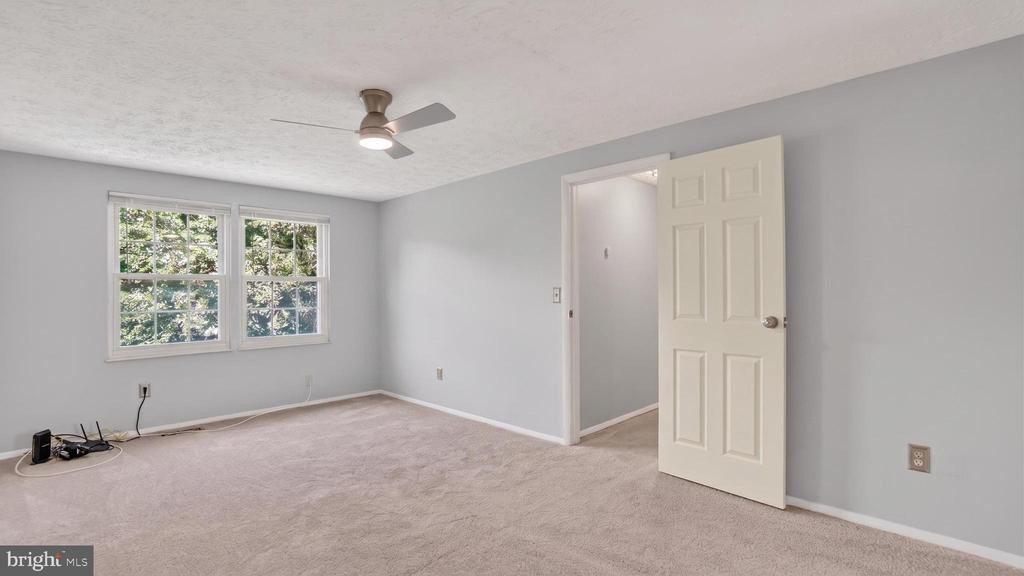 7912 PEPPERBOX LANE