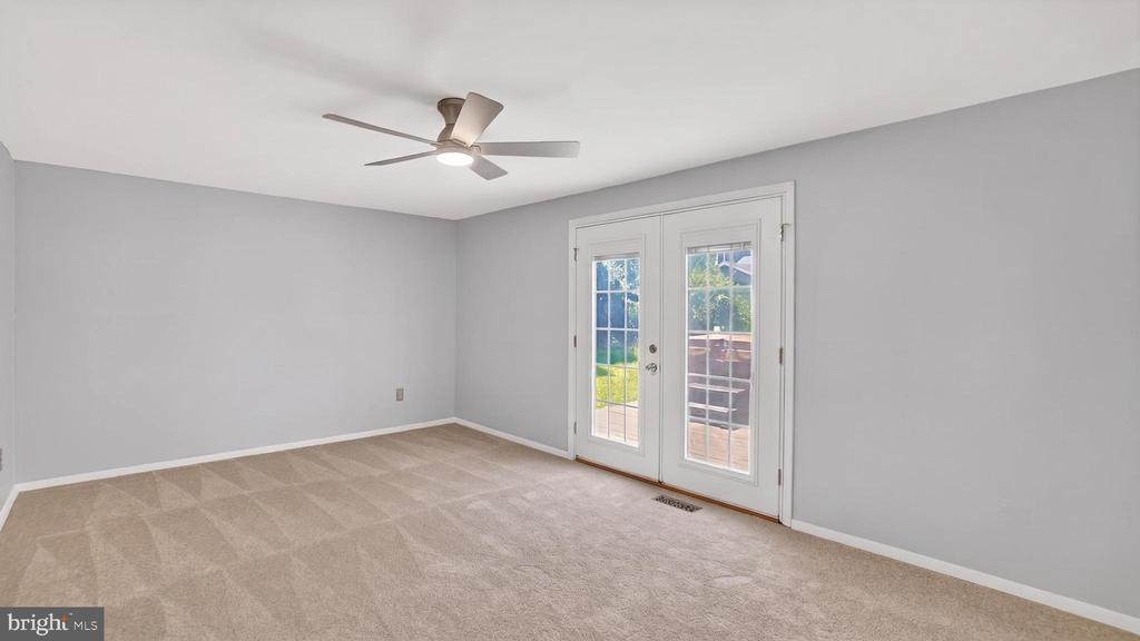 7912 PEPPERBOX LANE