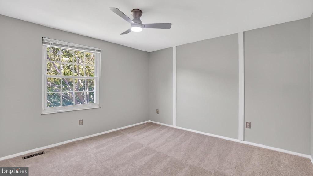 7912 PEPPERBOX LANE