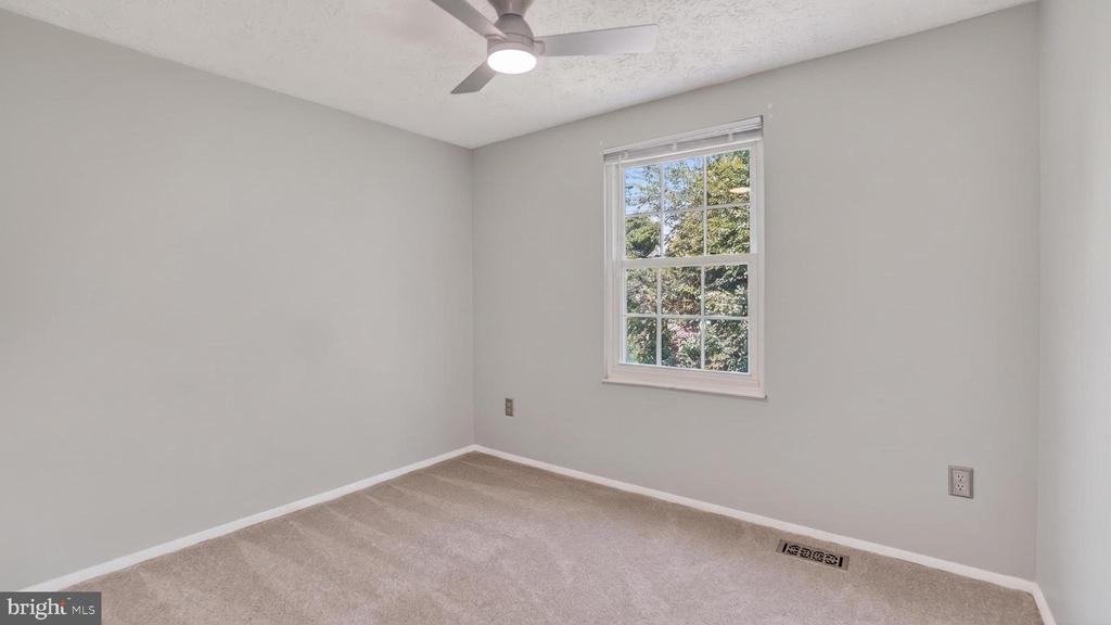 7912 PEPPERBOX LANE