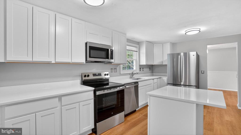7912 PEPPERBOX LANE