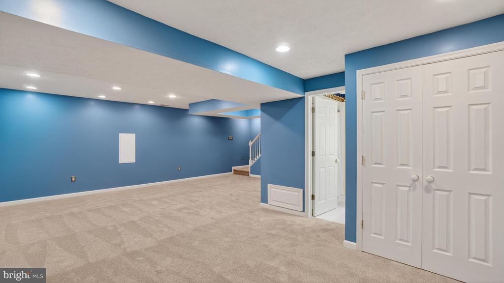 7912 PEPPERBOX LANE