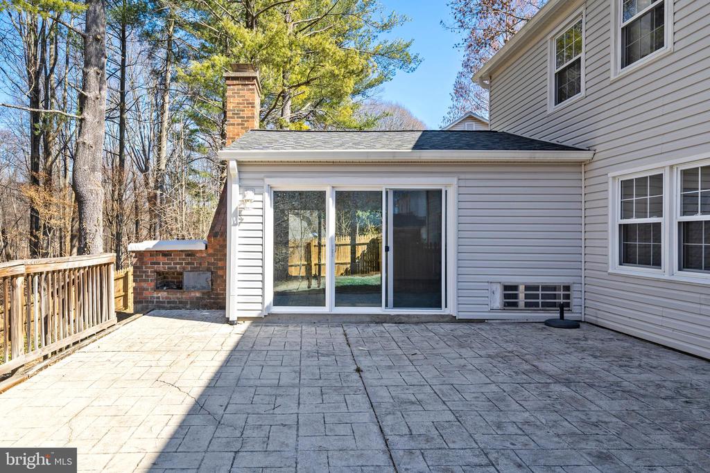15012 Narrows Ln
