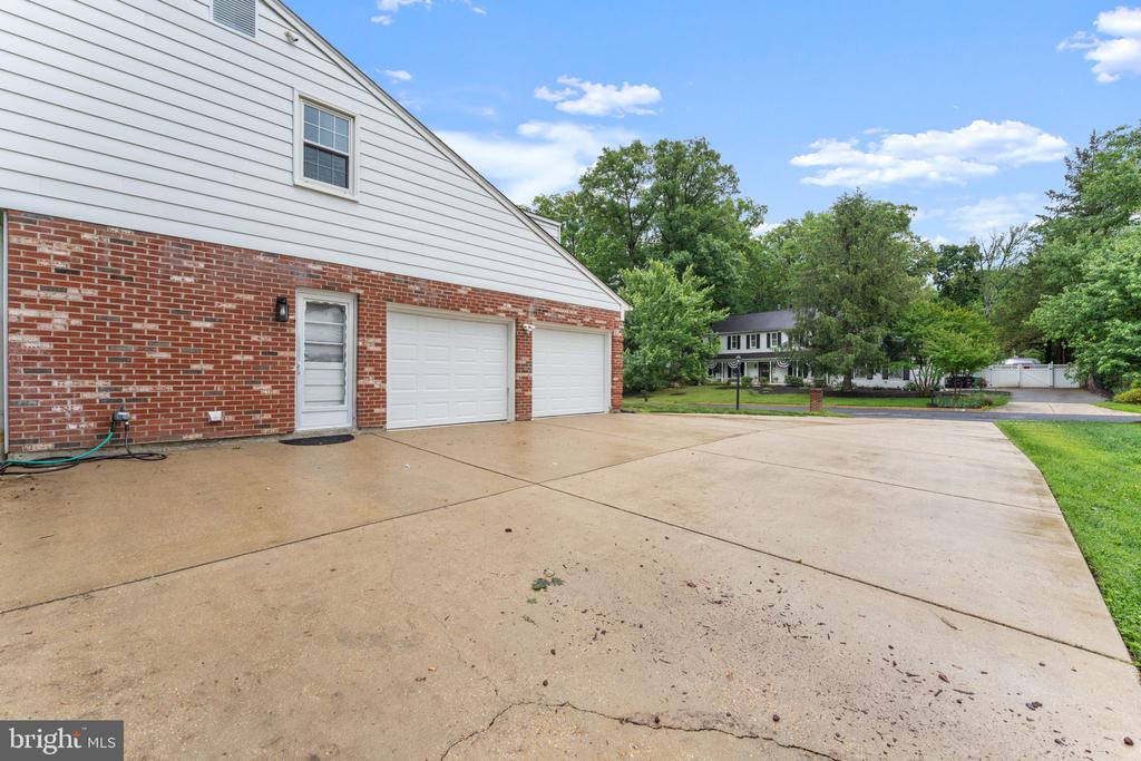 766 GLENEAGLES DRIVE