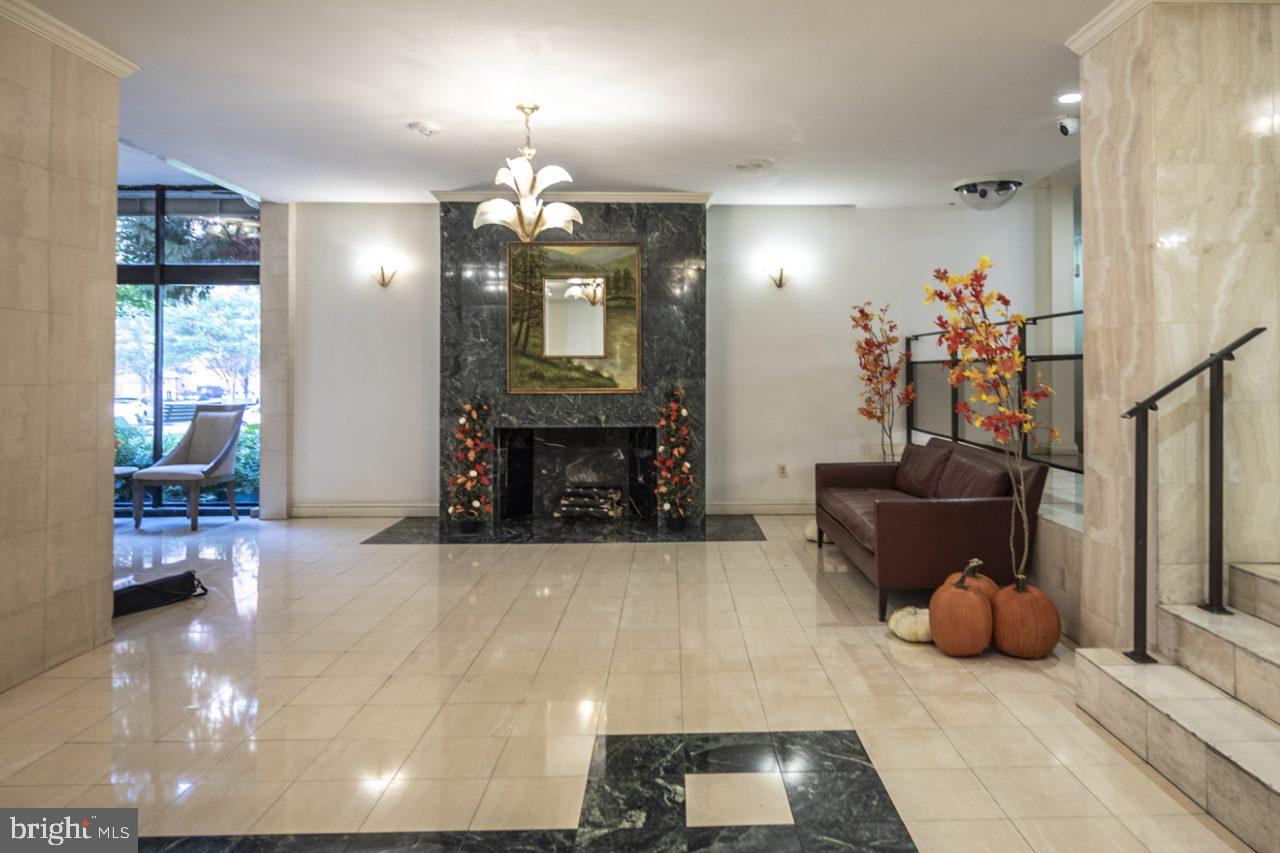 1121 Arlington Blvd #506