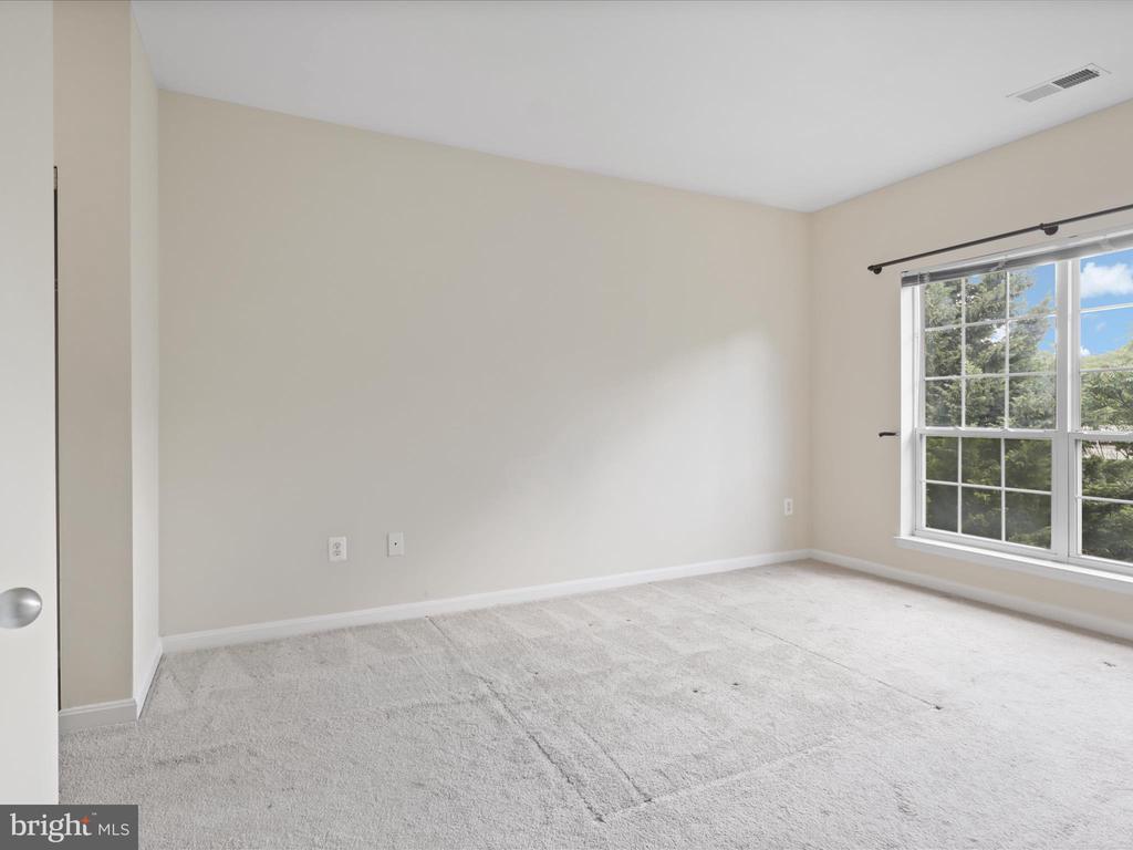 4870 Eisenhower Ave #405