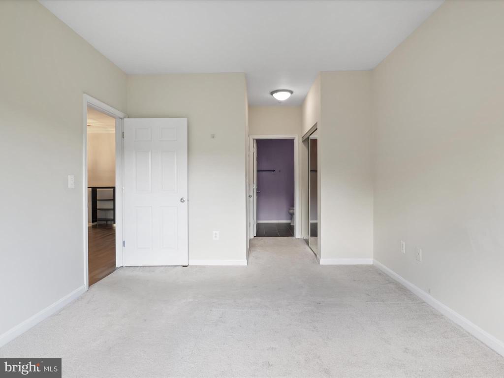 4870 Eisenhower Ave #405