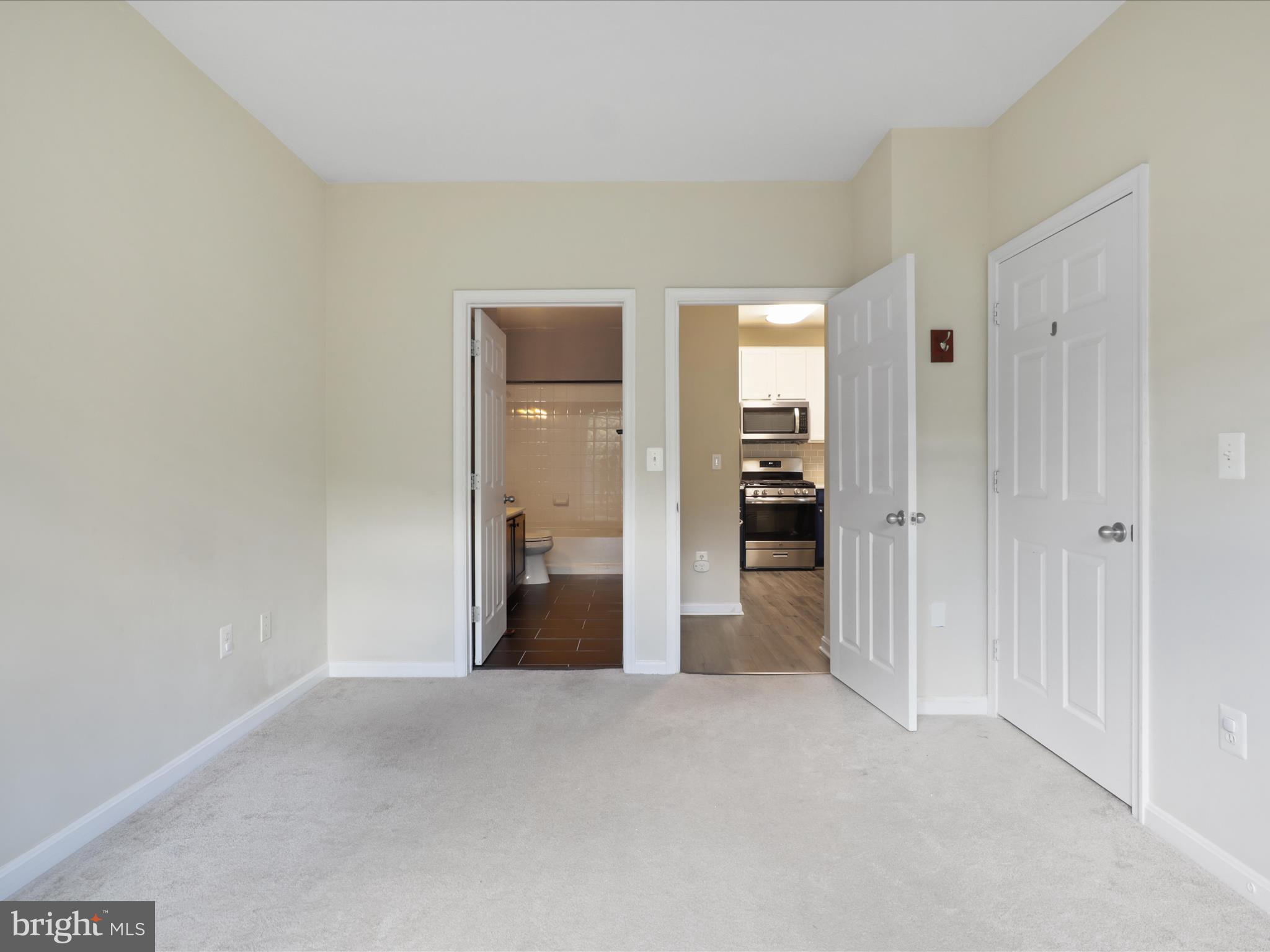 4870 Eisenhower Ave #405