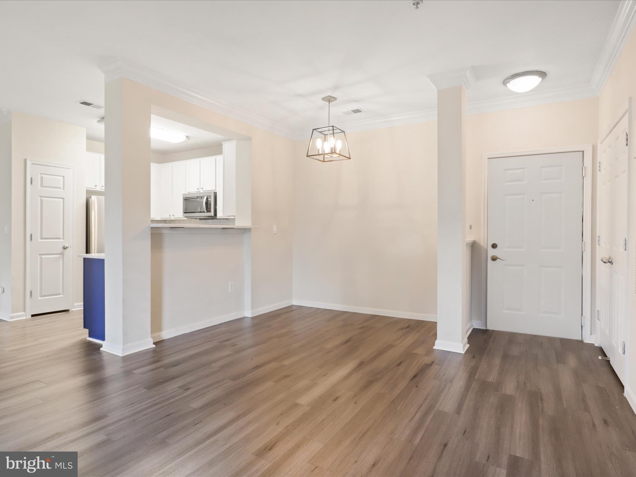 4870 Eisenhower Ave #405