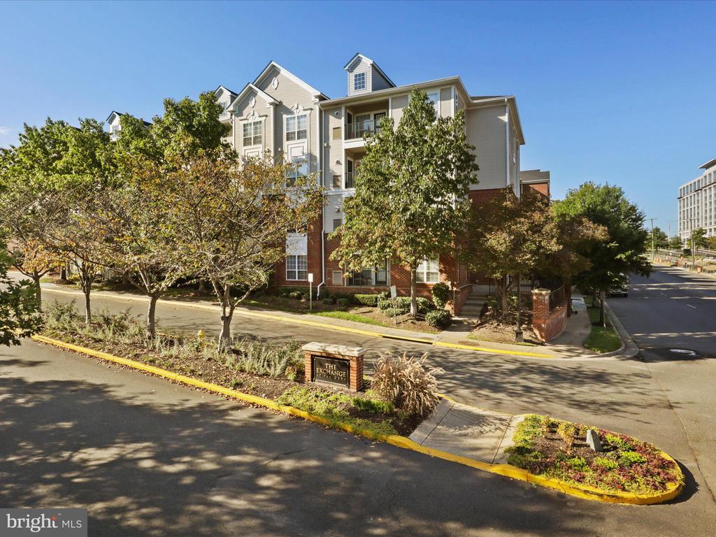 4870 Eisenhower Ave #405