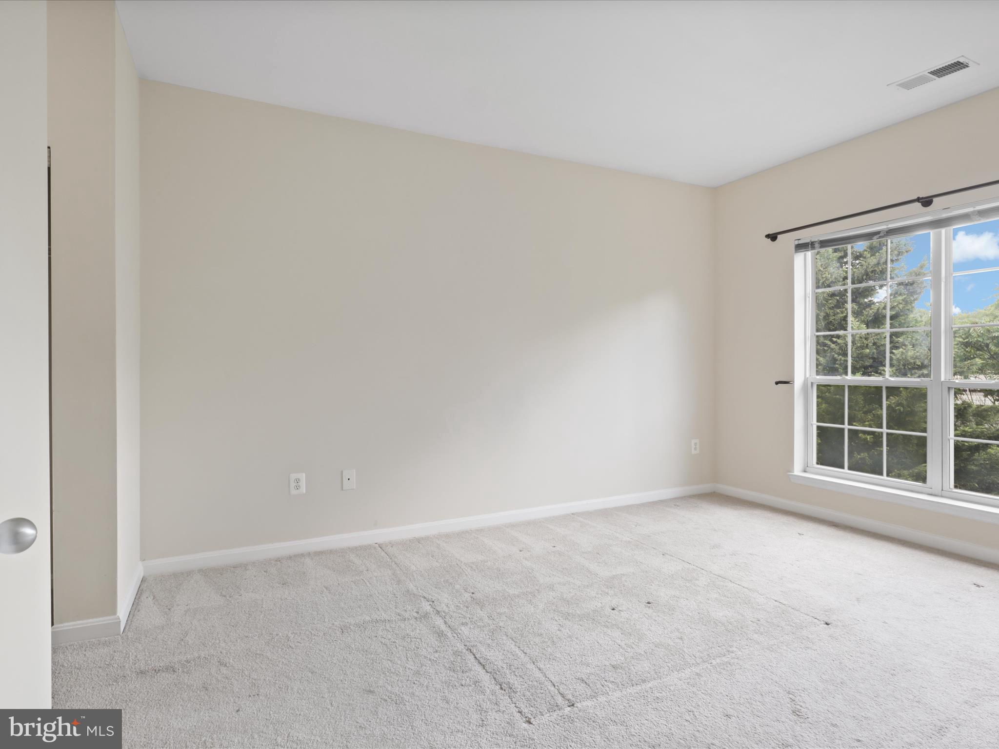 4870 Eisenhower Ave #405