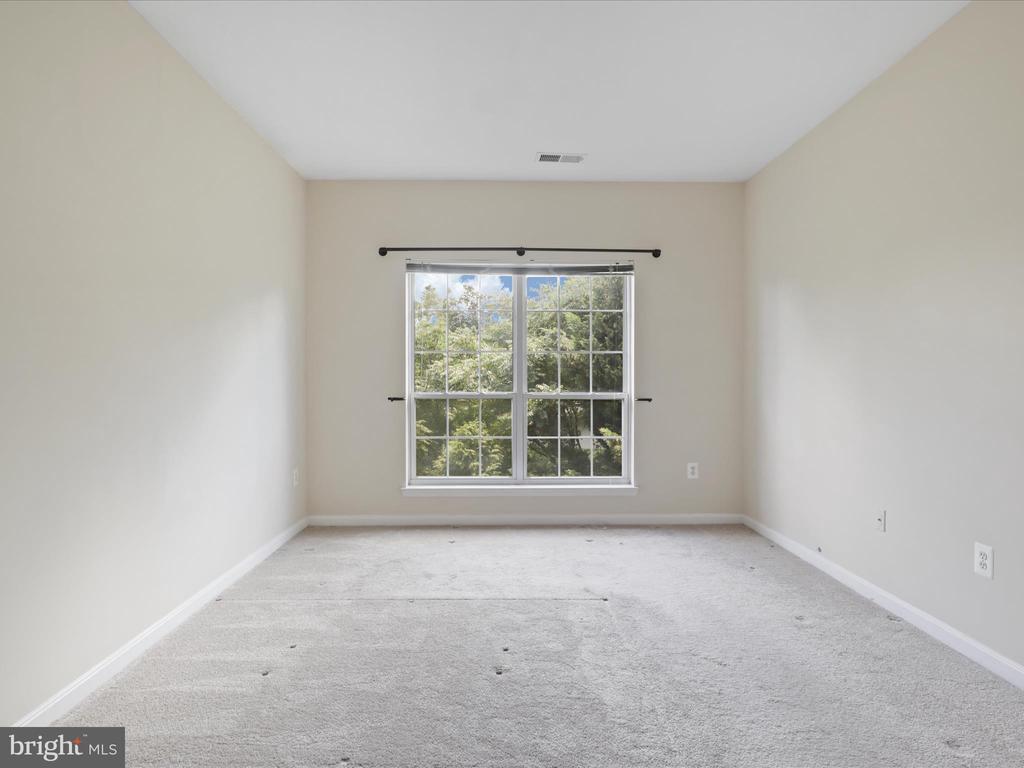 4870 Eisenhower Ave #405