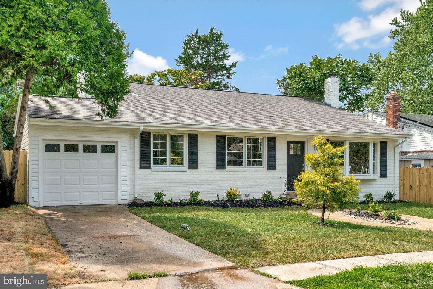 512 Robinson Ct