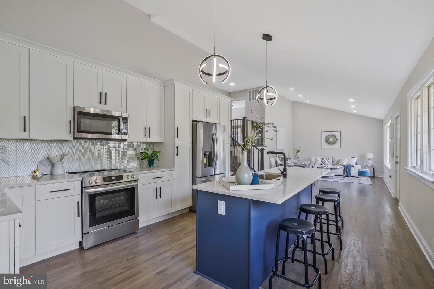 512 Robinson Ct