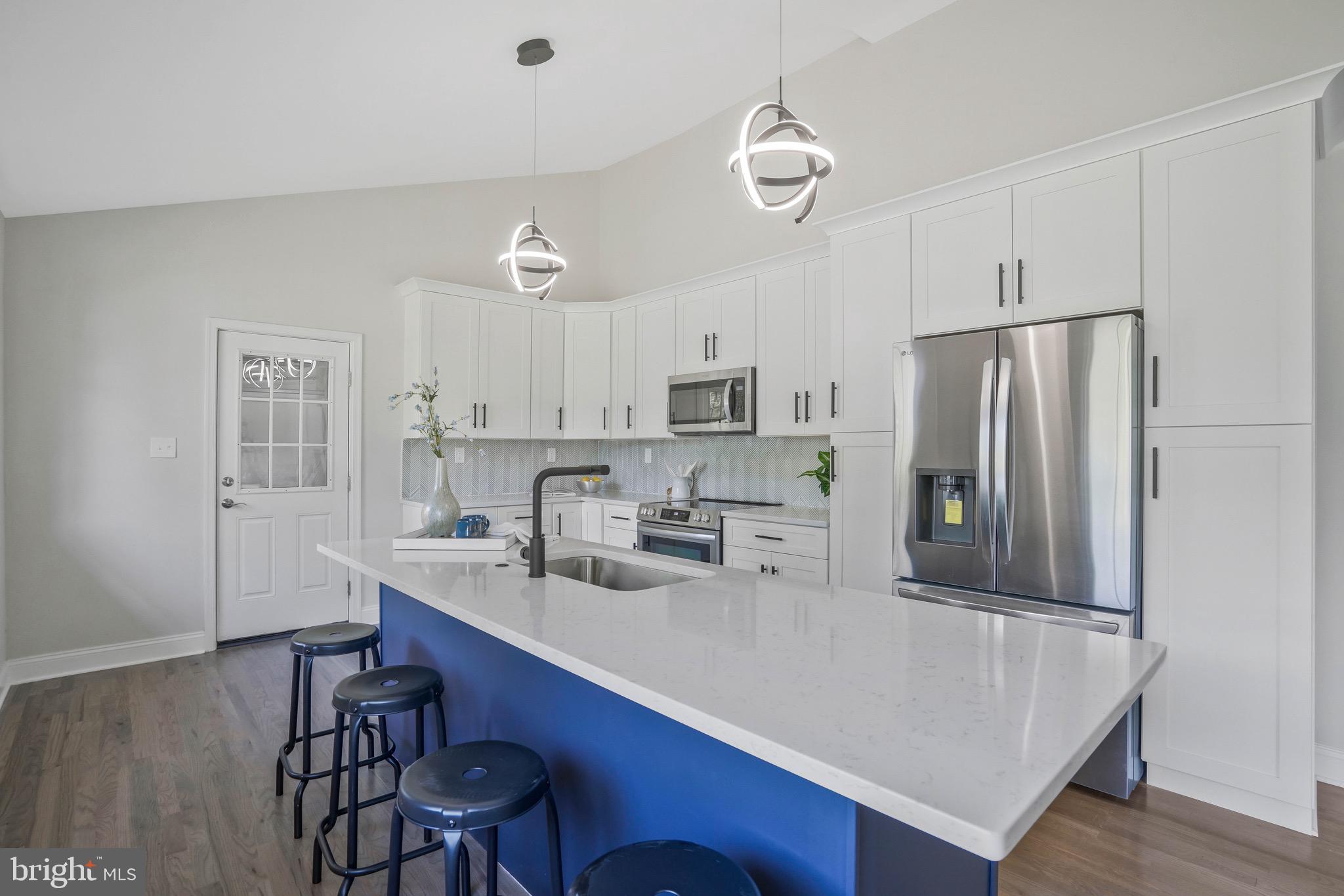 512 Robinson Ct