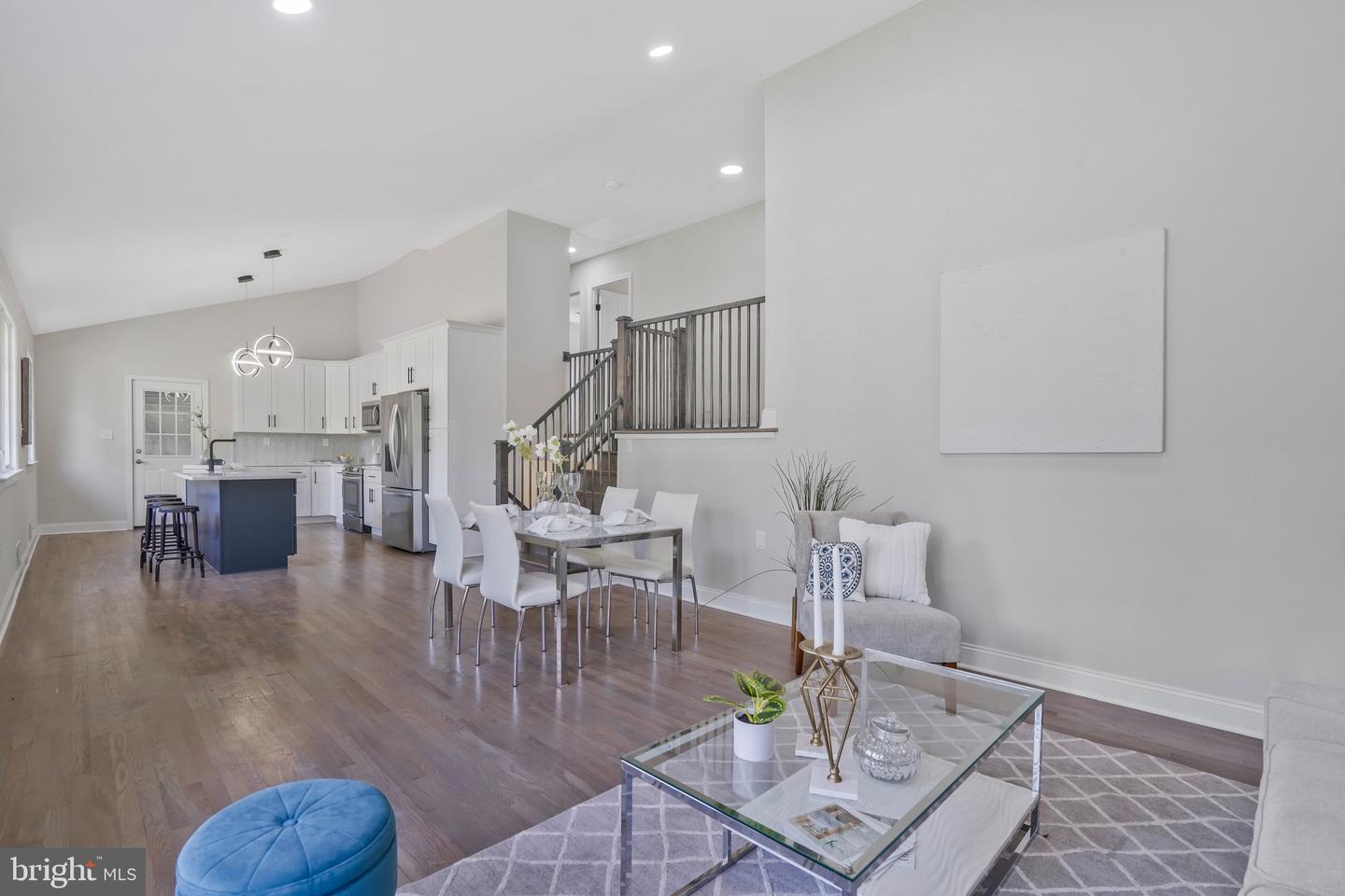 512 Robinson Ct