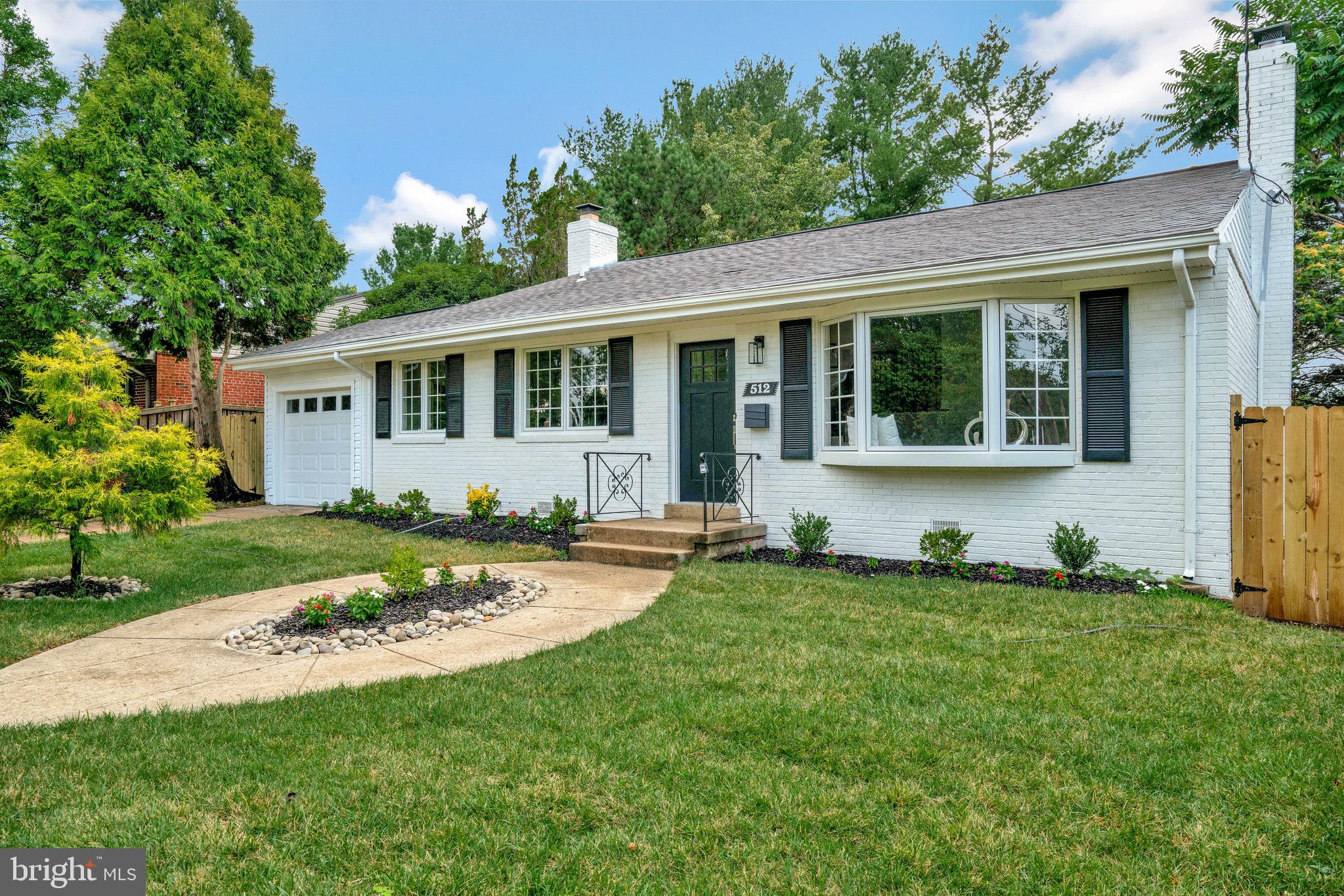 512 Robinson Ct