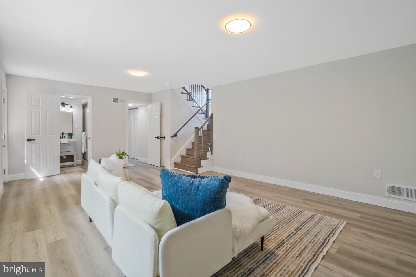512 Robinson Ct