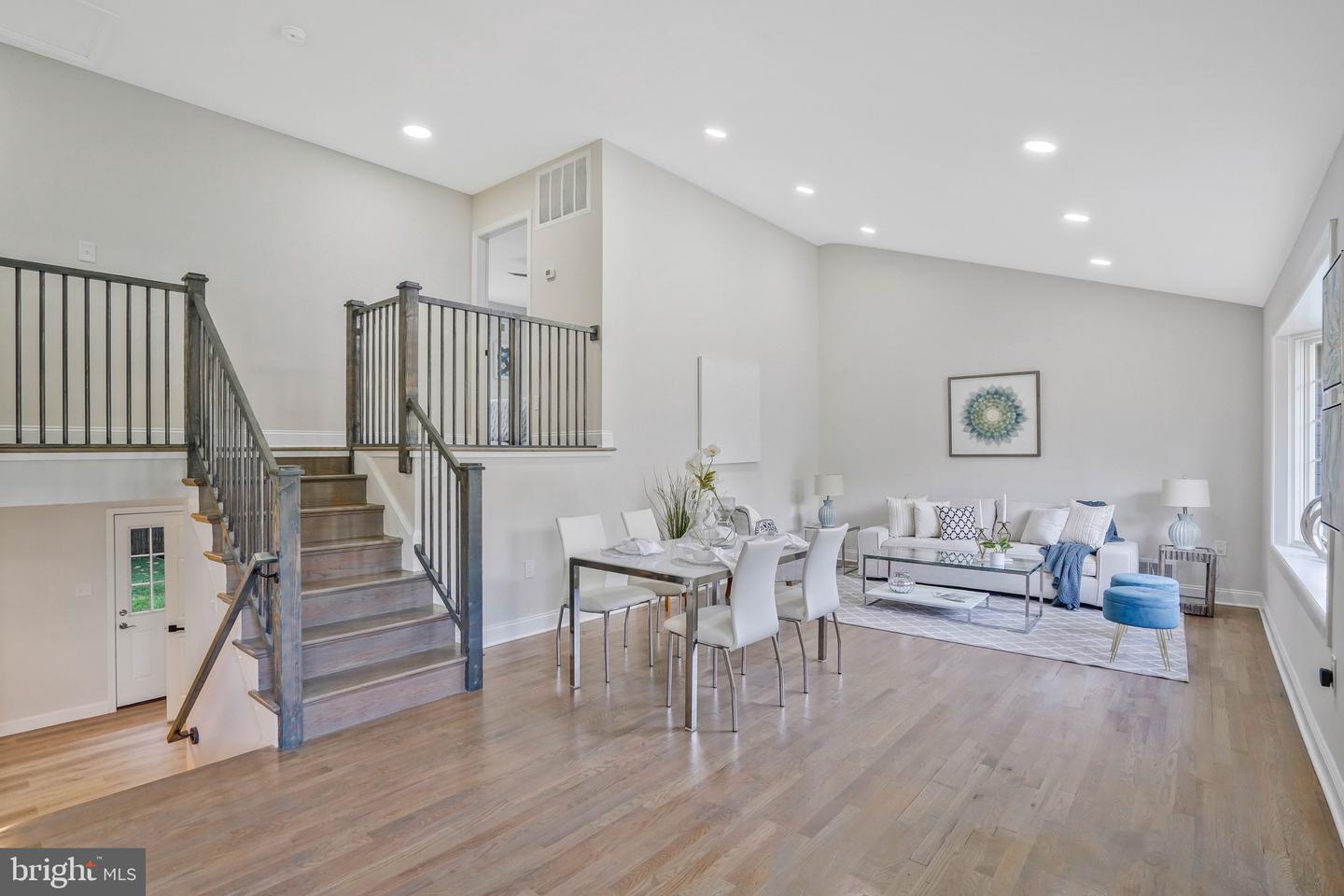 512 Robinson Ct