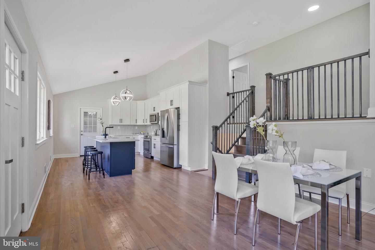 512 Robinson Ct