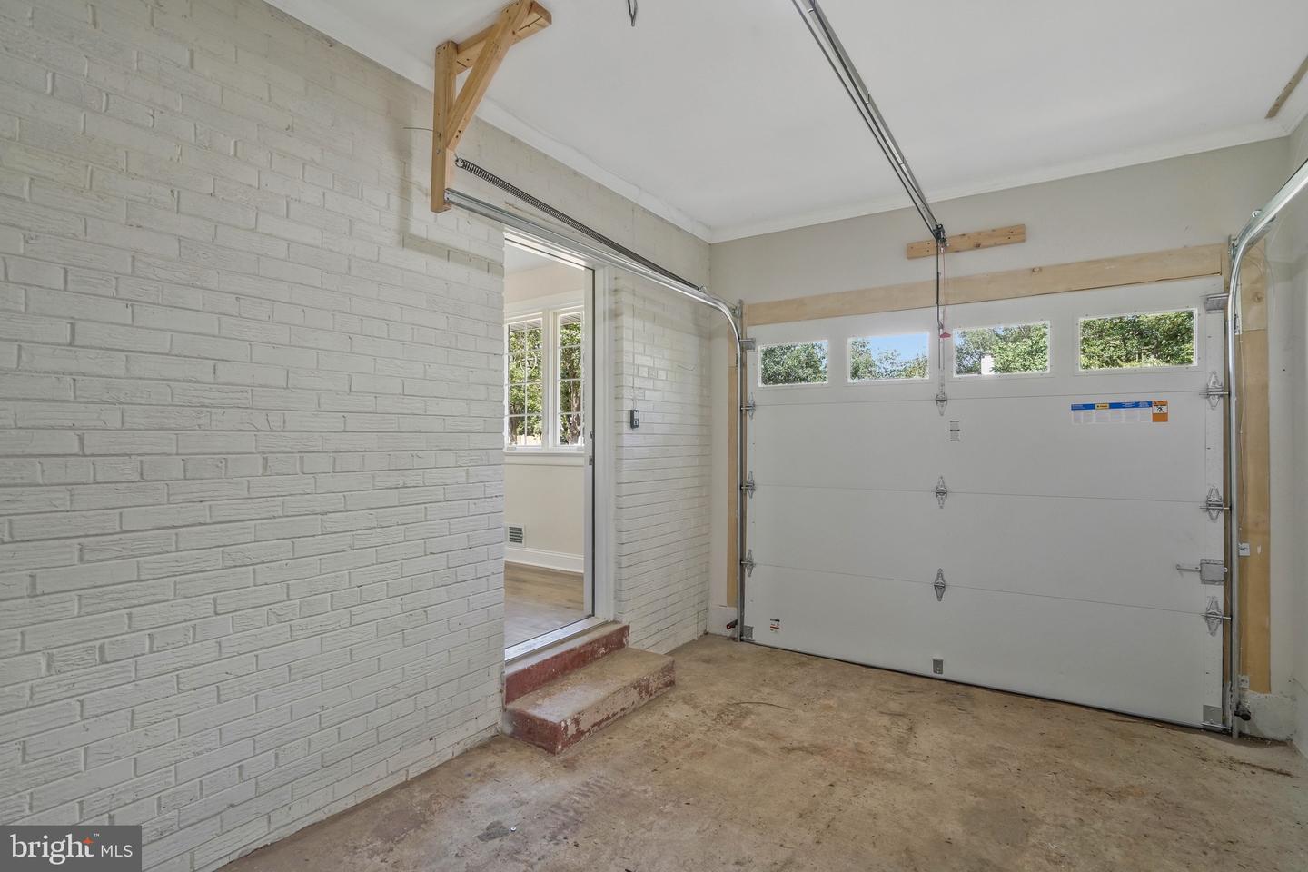 512 Robinson Ct