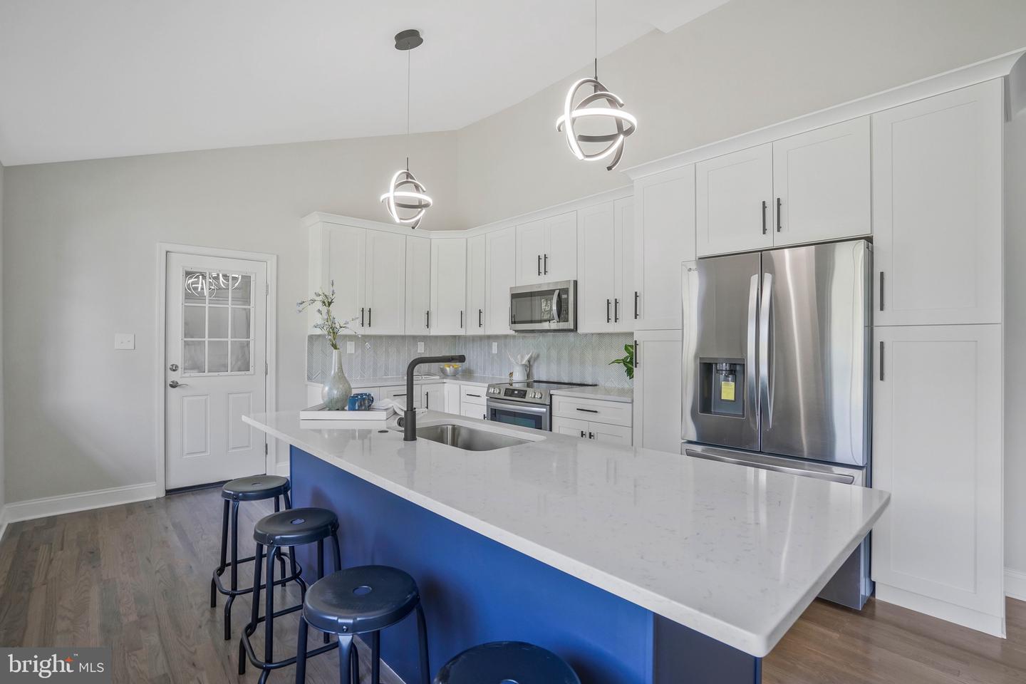 512 Robinson Ct