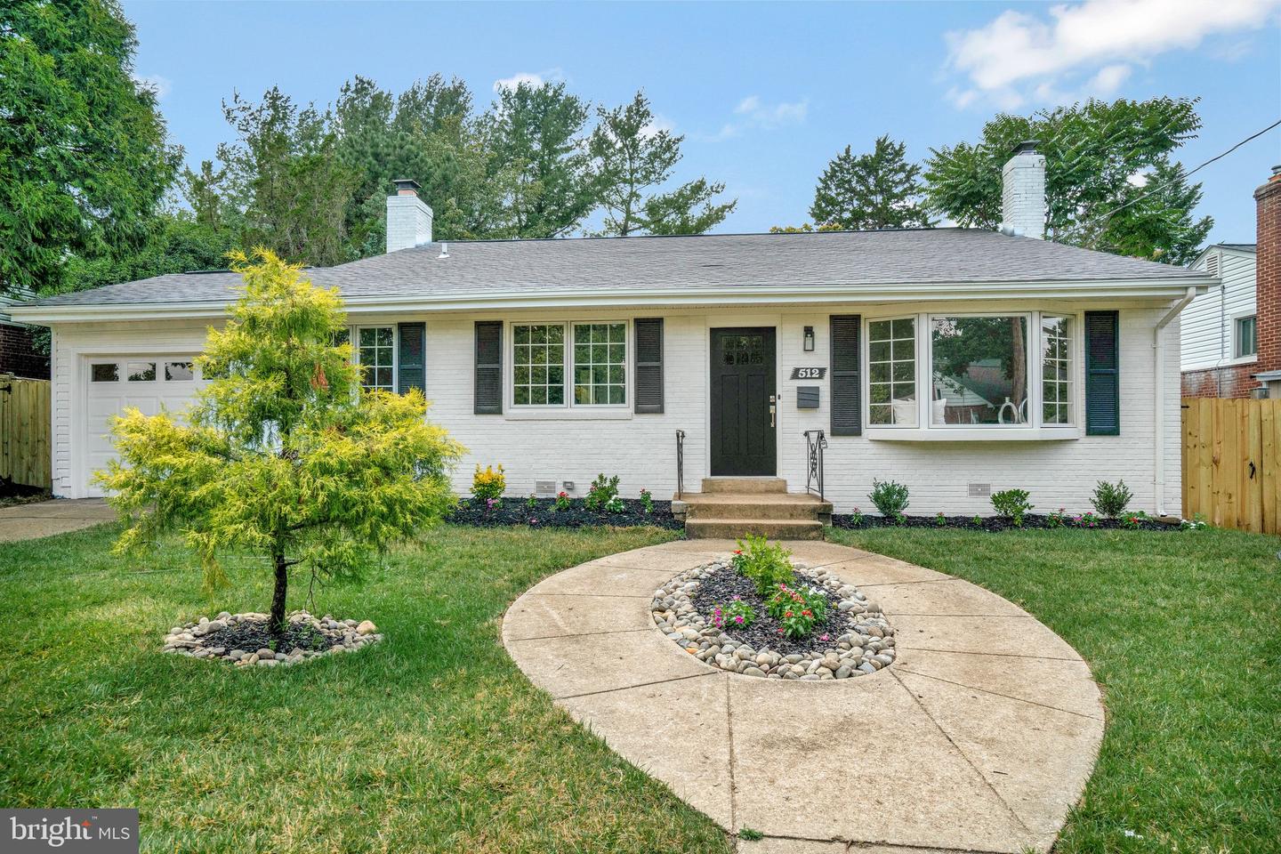 512 Robinson Ct