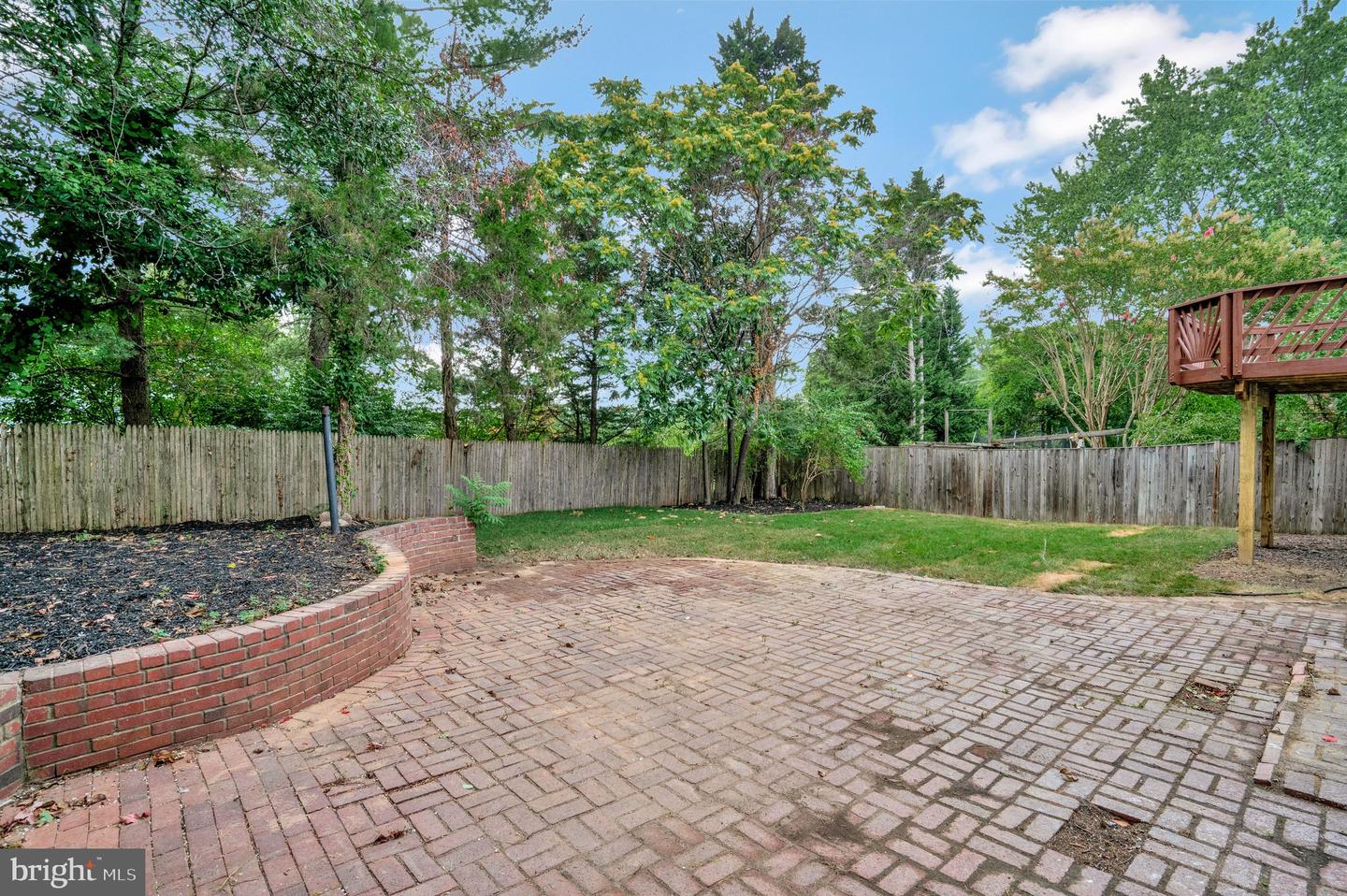 512 Robinson Ct