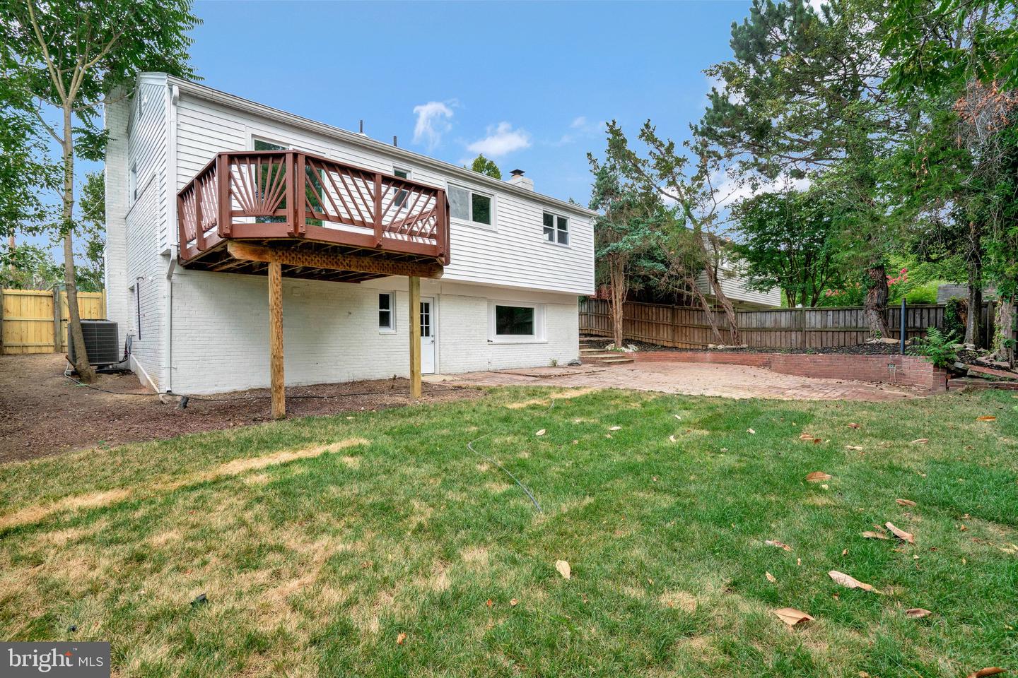 512 Robinson Ct