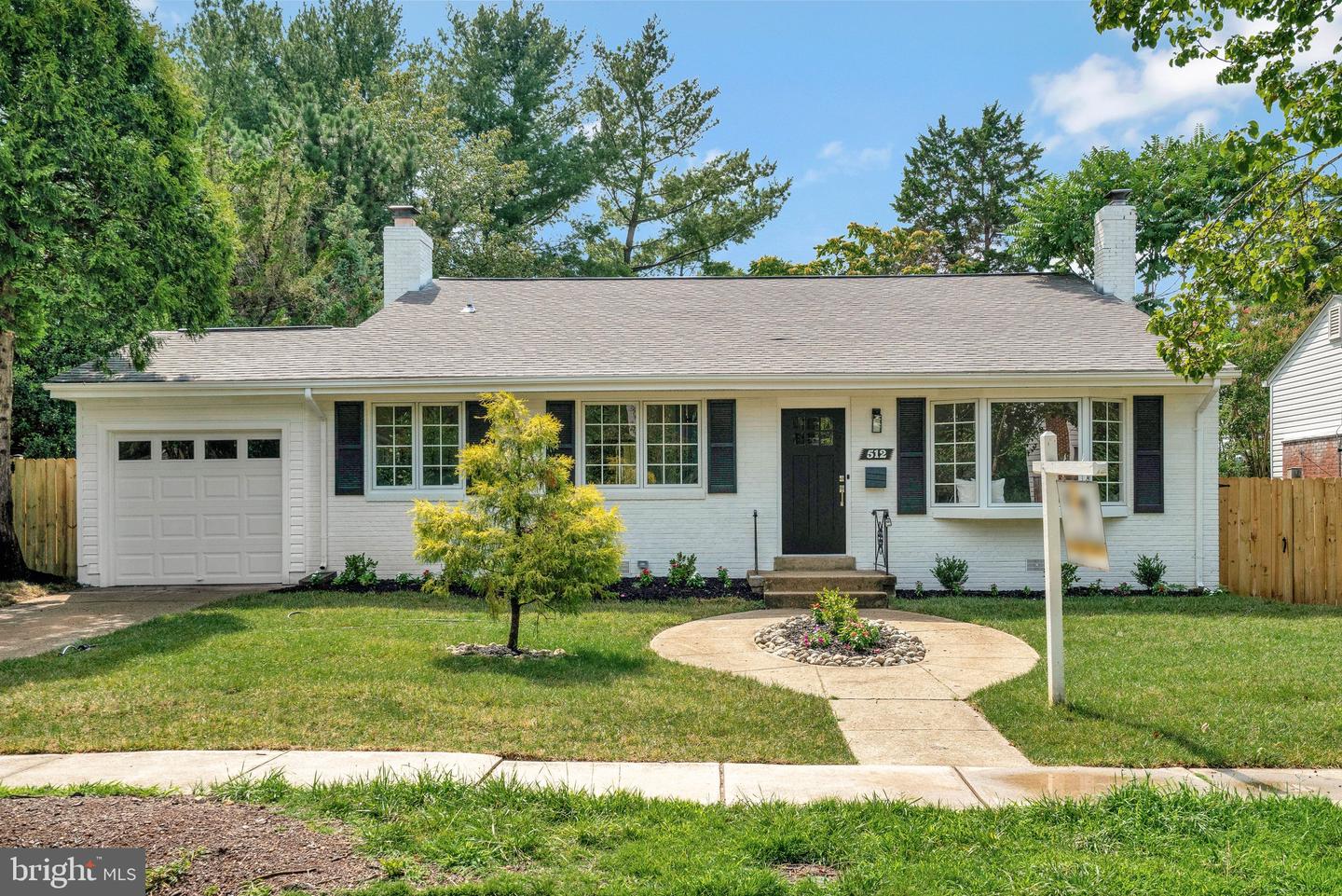512 Robinson Ct