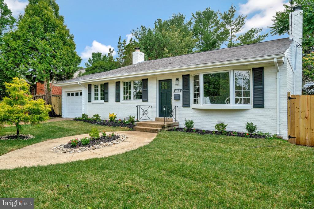 512 Robinson Ct