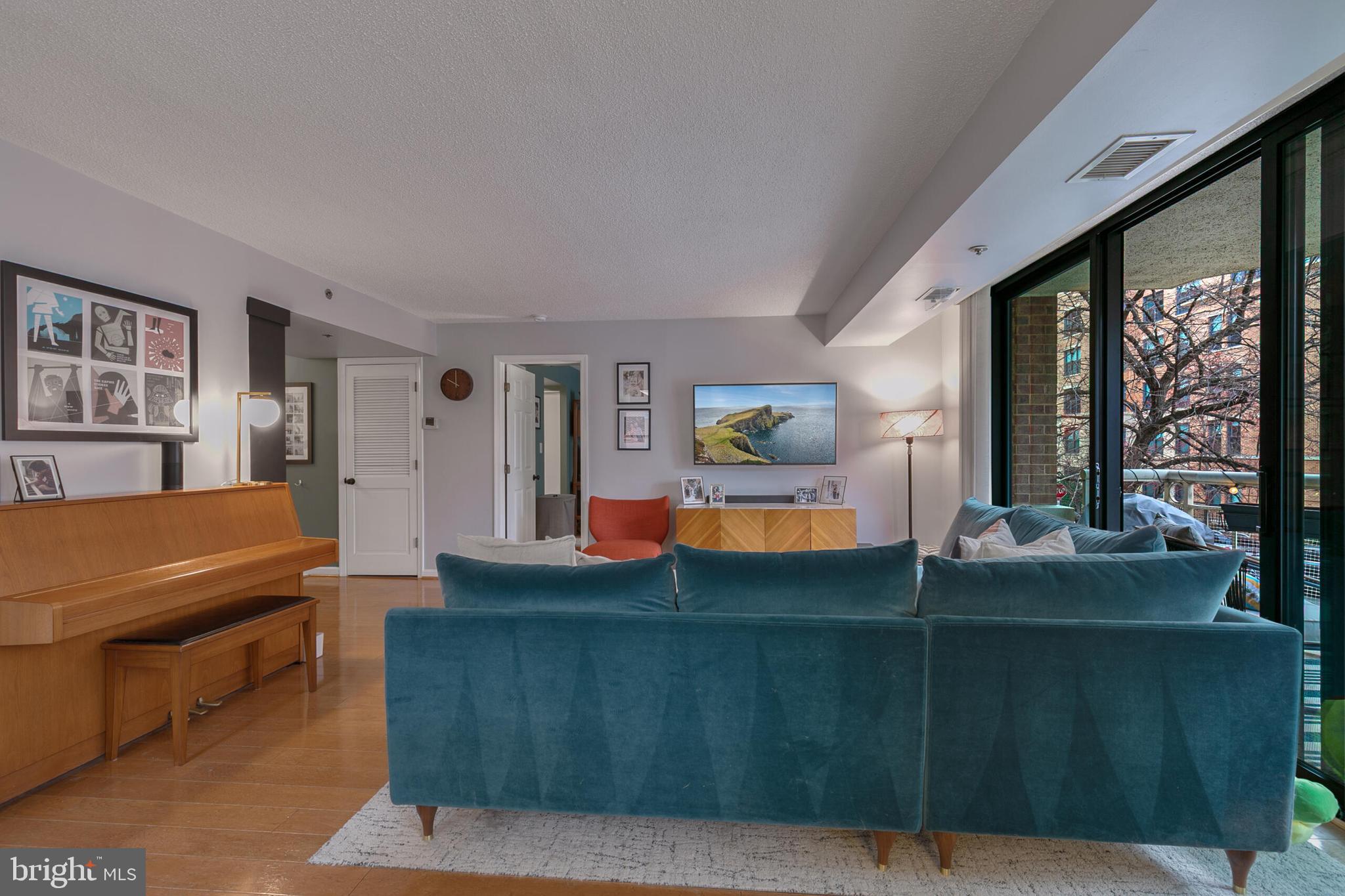 1200 Braddock Pl #216