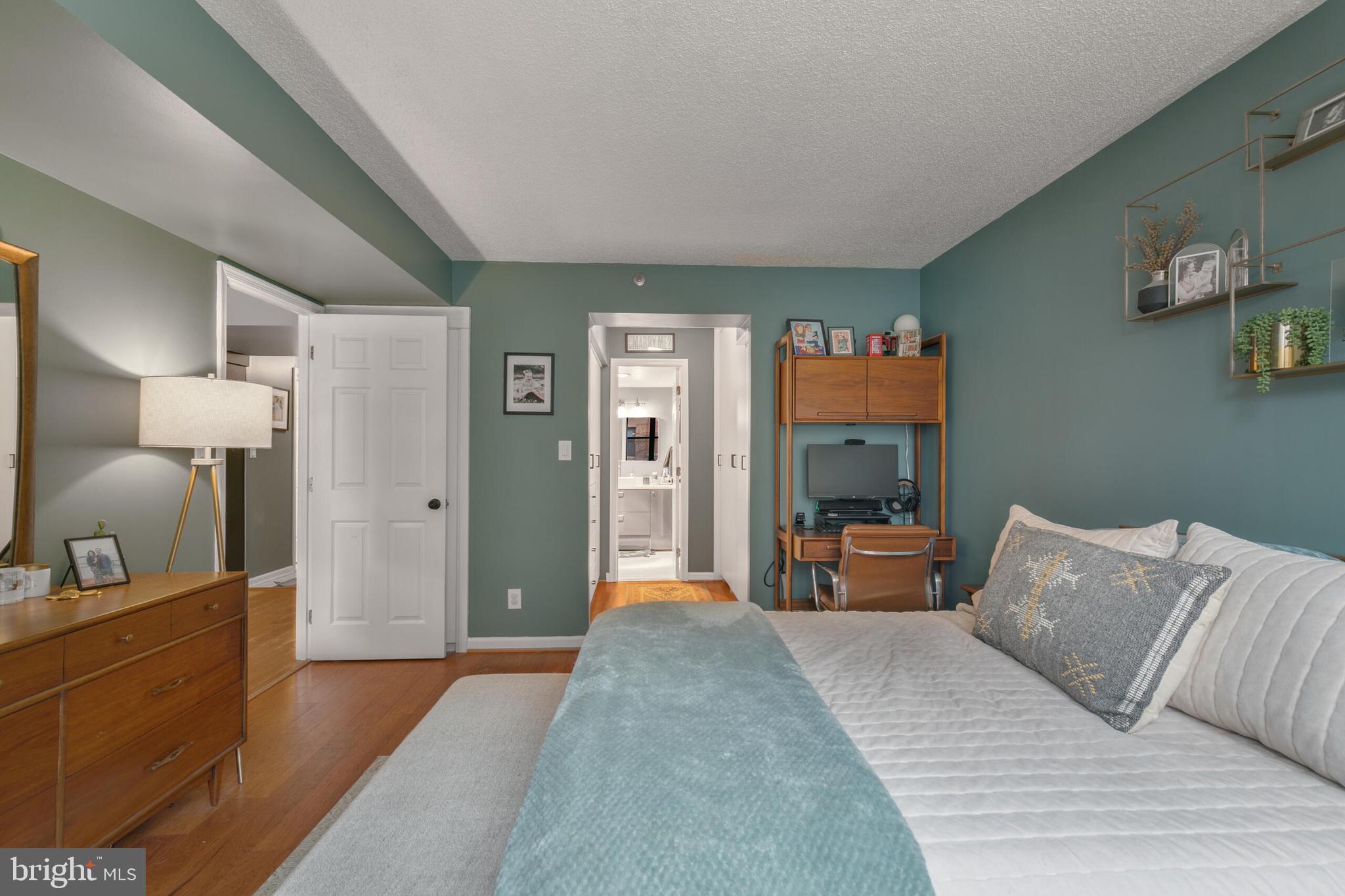 1200 Braddock Pl #216