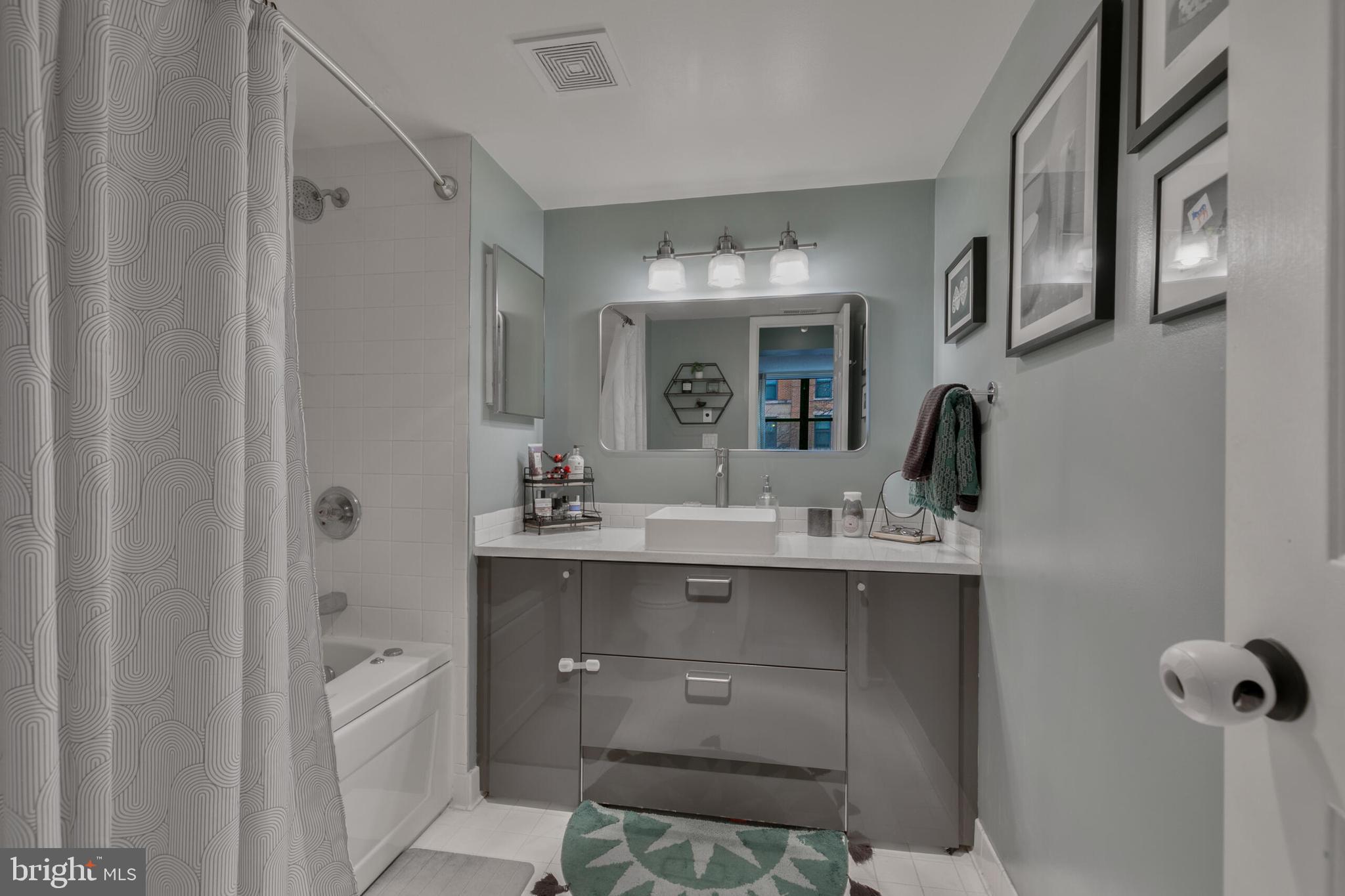 1200 Braddock Pl #216