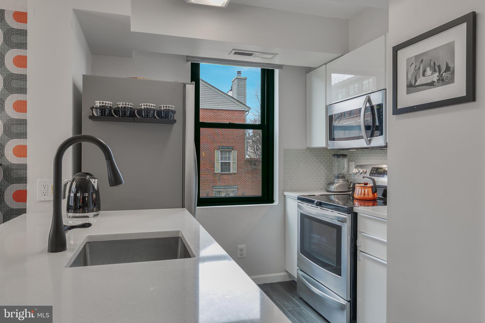 1200 Braddock Pl #216