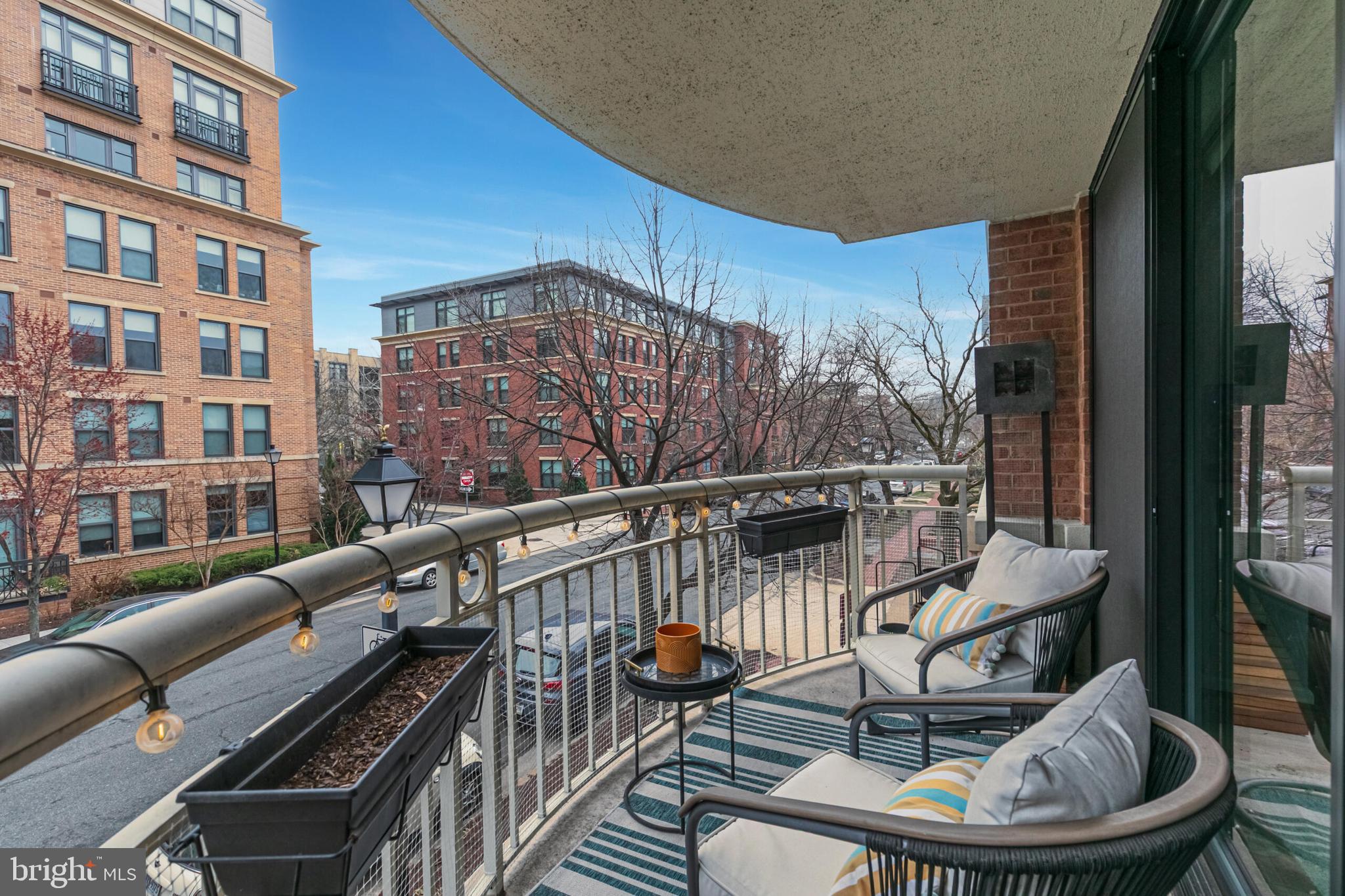 1200 Braddock Pl #216