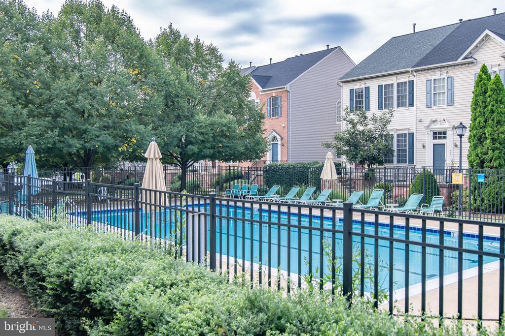5832 COWLING COURT
