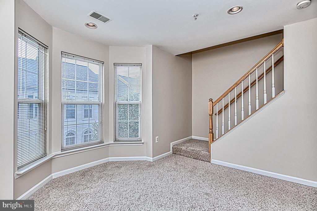 5832 COWLING COURT