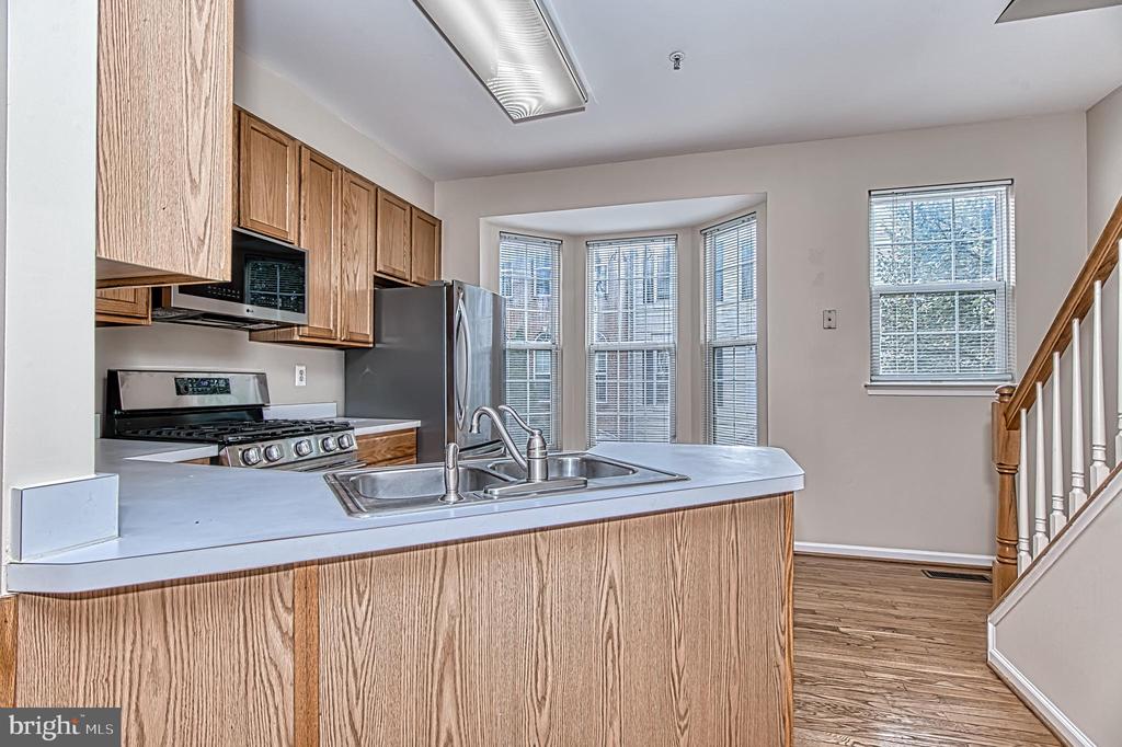 5832 COWLING COURT
