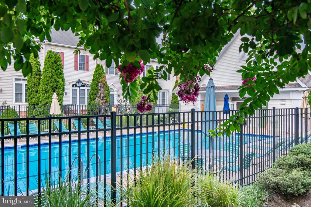 5832 COWLING COURT