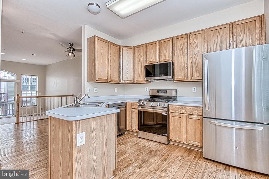 5832 COWLING COURT