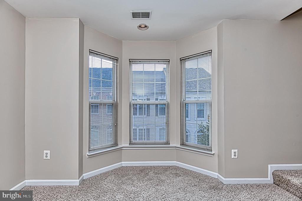 5832 COWLING COURT