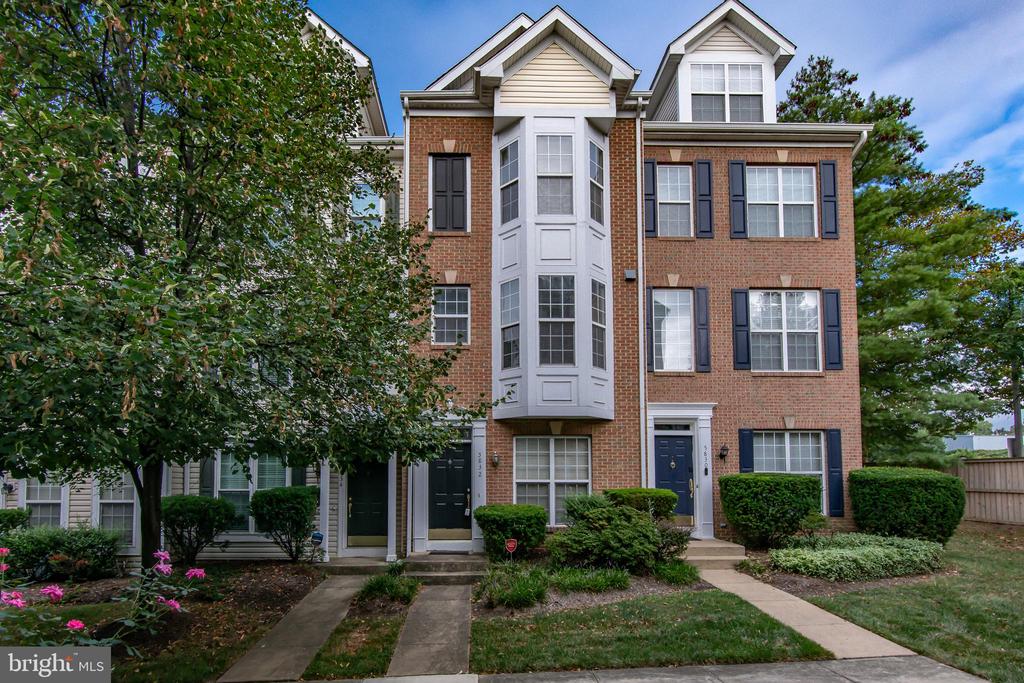 5832 COWLING COURT
