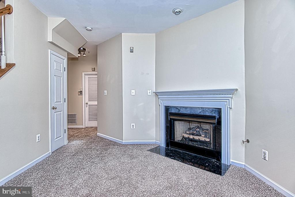 5832 COWLING COURT