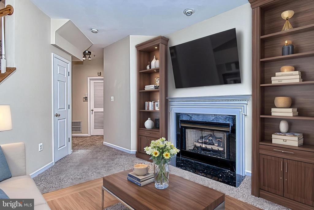 5832 COWLING COURT