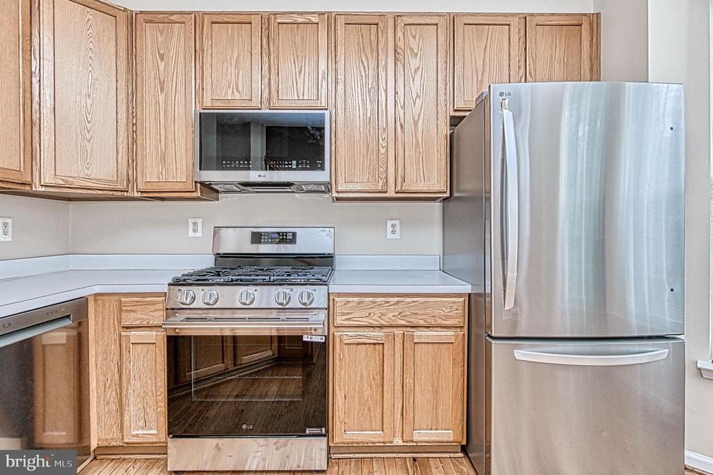 5832 COWLING COURT