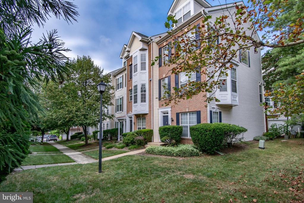 5832 COWLING COURT