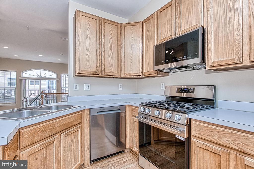5832 COWLING COURT
