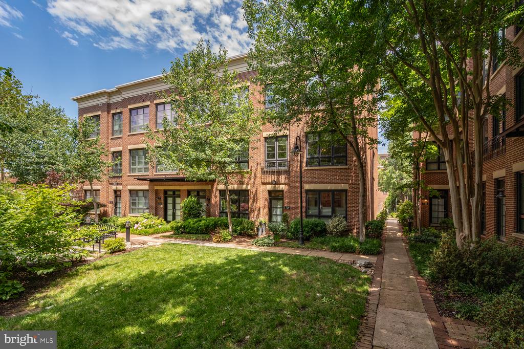 729 N FAYETTE STREET